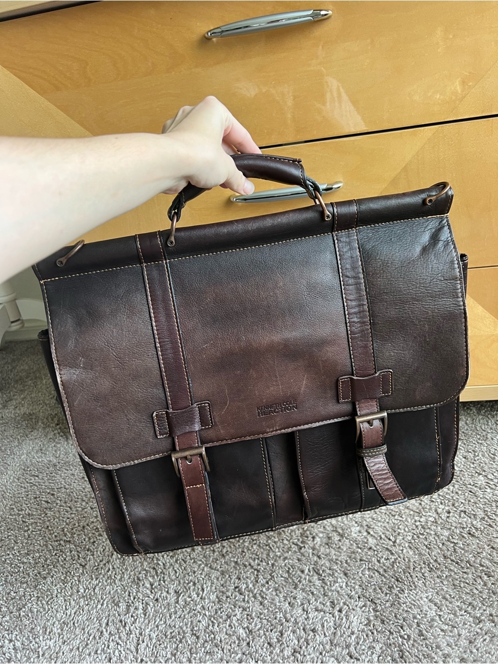 Kenneth Cole Reaction Colombian Leather Dowel Rod Portfolio With 15" pocket
